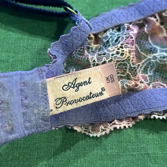 Agent Provocateur Phoenix bra and garter belt - Picture 4 of 5